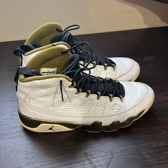 Jordan Retro 9 statue - Picture 2 of 5